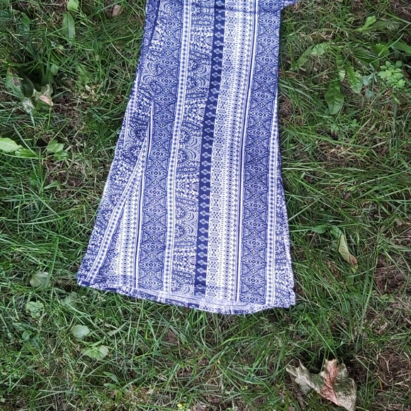 Super cute high waisted, flare leg, stretchy - Picture 2 of 2